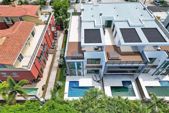 Building Photo - 1825 NE 26th Ave