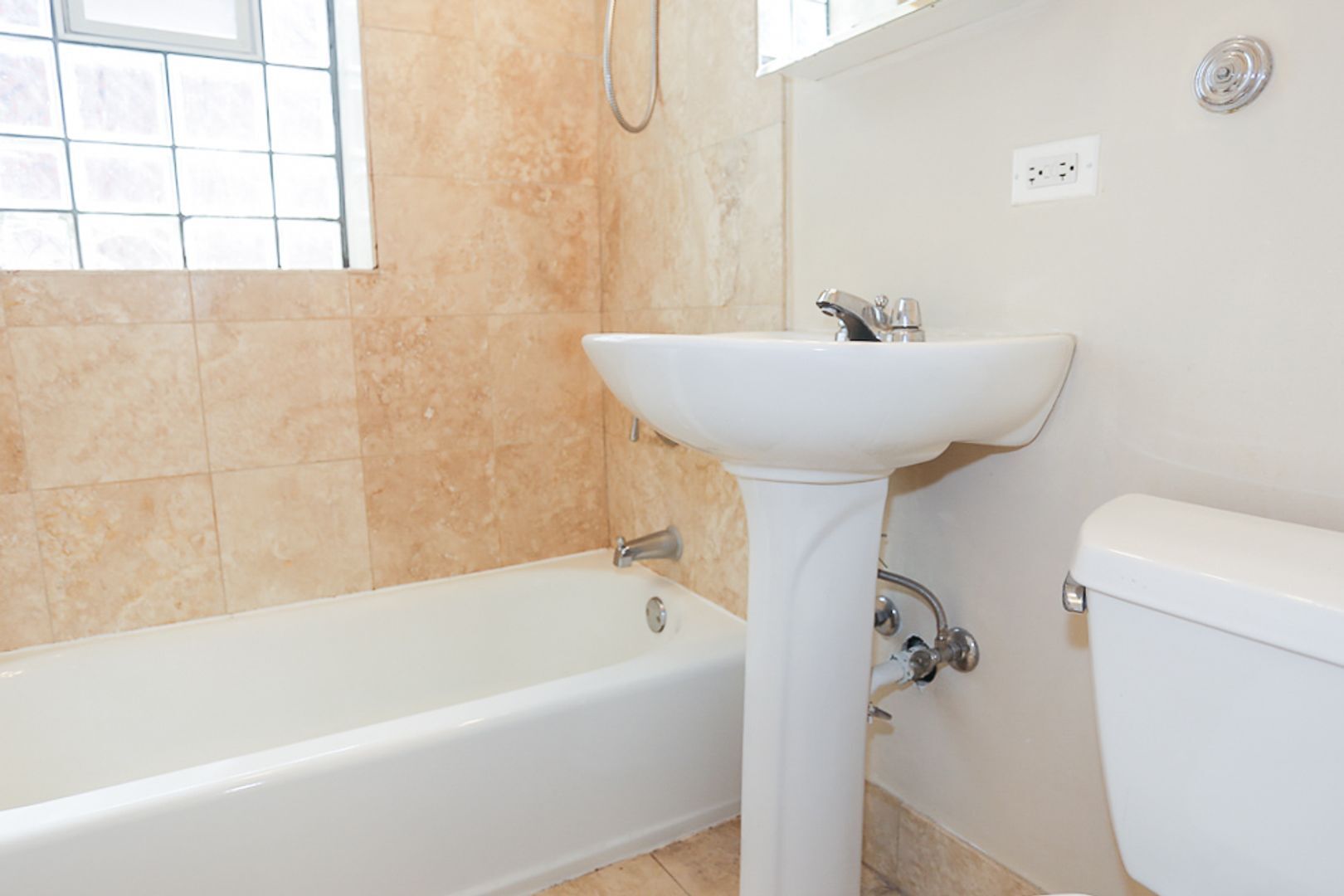 Building Photo - 1208 W Waveland Ave