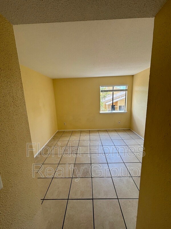Building Photo - 2905 Winkler Ave