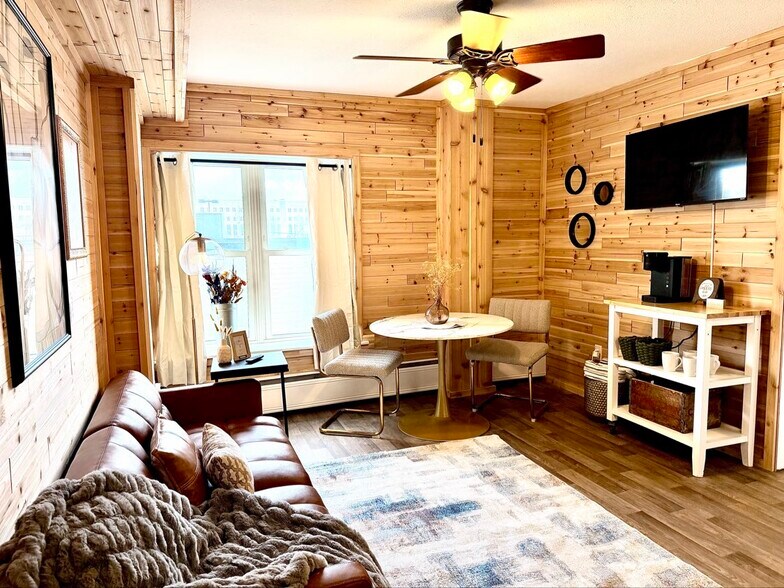 Building Photo - 619 N 8th St