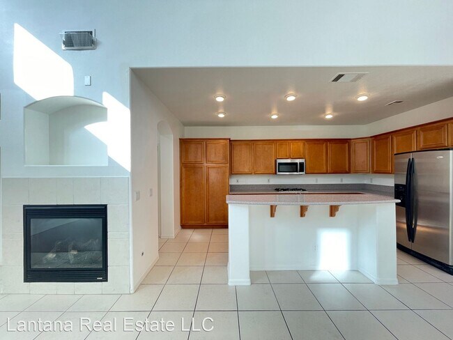 Building Photo - 5 br, 2.5 bath House - 1581 Boundary Peak Way