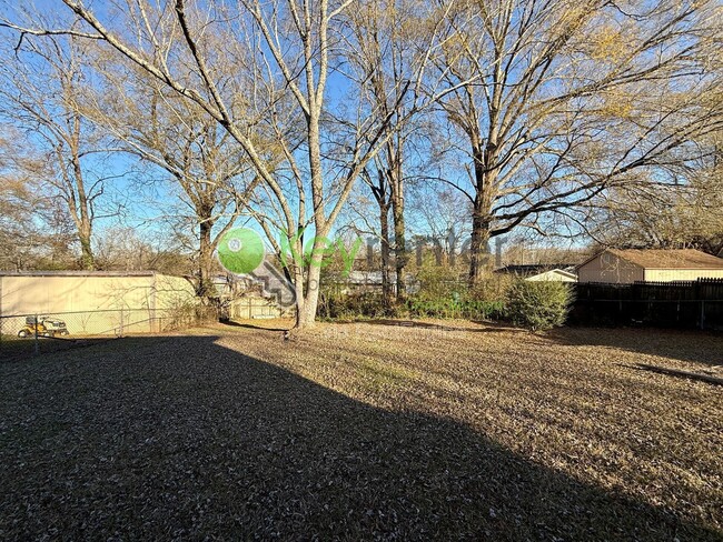 Building Photo - 221 Robert E Lee St