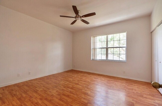 Building Photo - 1928 Madeira Dr