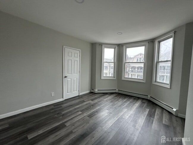 Building Photo - 159 Lewis St