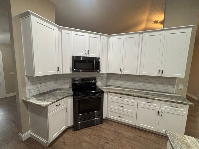 Building Photo - Charming 3-Bedroom Home with Pool & Upgrades in Hernando, FL