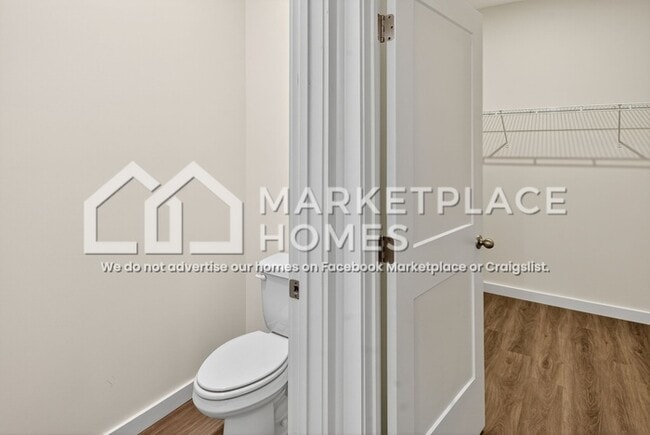 Building Photo - 4321 Scenic Mdw Dr NE