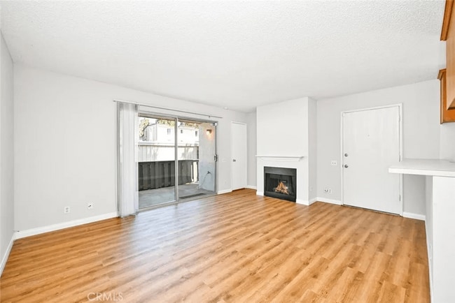 Building Photo - 2805