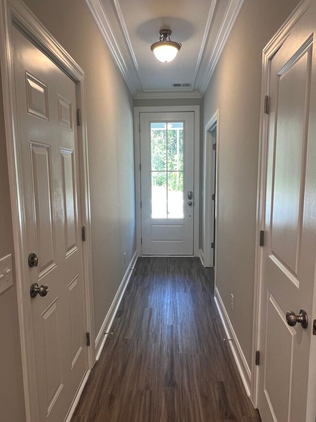 Building Photo - 3 Bedroom Townhouse in Washington Square!