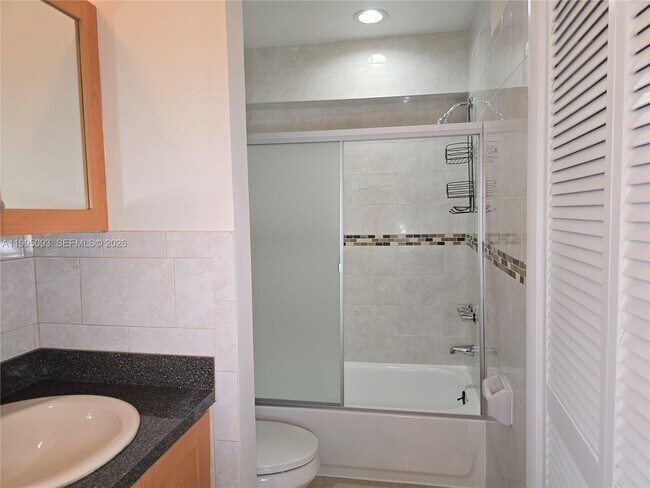 Building Photo - 1723 Thomas St