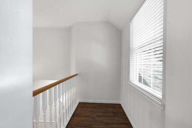 Building Photo - 2214 Lytham Ln