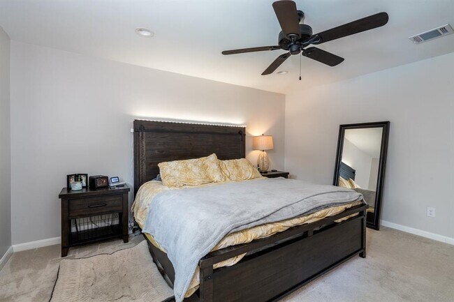 Building Photo - 9127 Highcrest Dr