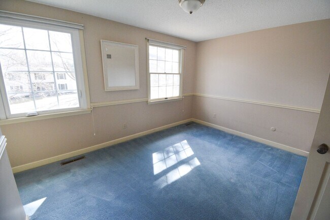 Building Photo - Unique, Conveniently Located, 4 bed 2.5 bath Home For Rent!