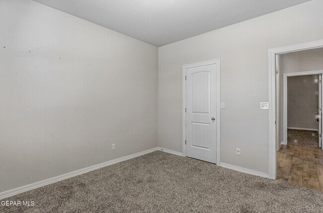 Building Photo - 7509 Enchanted Pk Dr