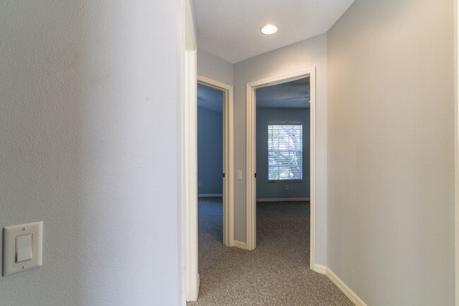 Building Photo - Beautiful 4/2 home Located on a tree lined street in the gate of country club community of the Hu...