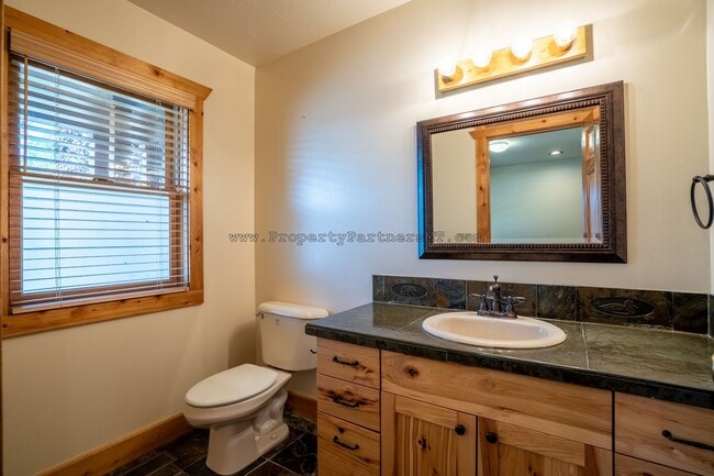 Building Photo - Looking for Air Conditioning? - 4 Bed 2.5 Bath upgraded townhome