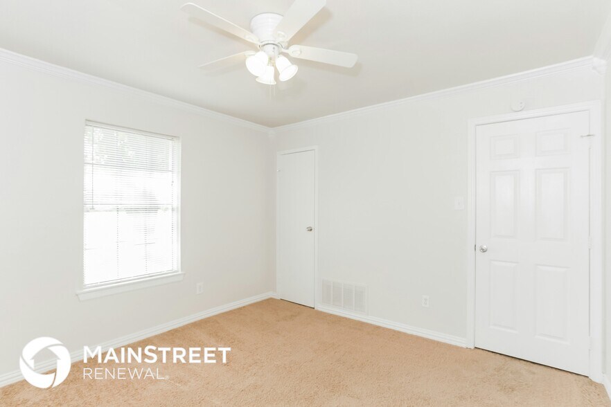 Building Photo - 2401 Cypress Dr
