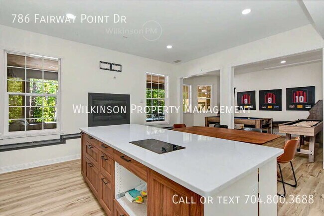 Building Photo - 786 Fairway Point Dr