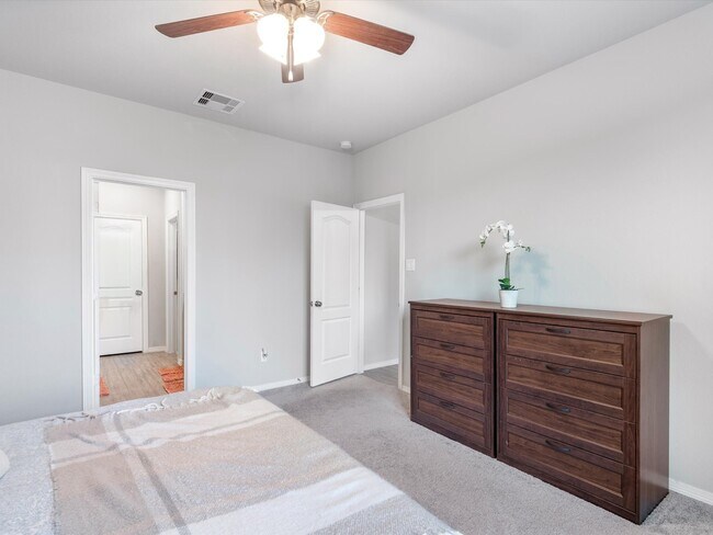 Building Photo - 10811 Violet Bloom Dr