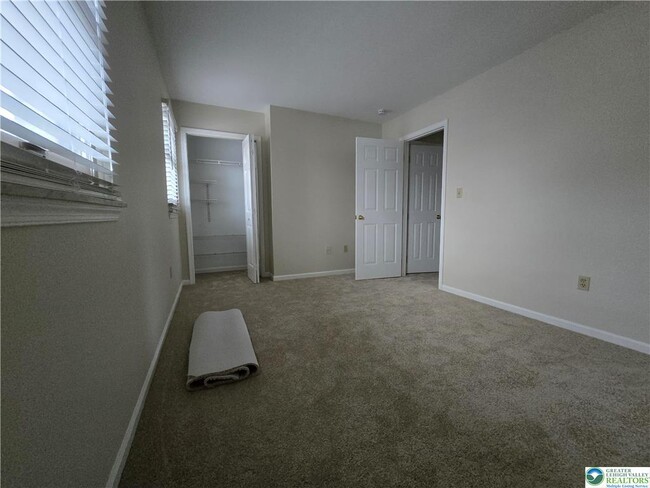 Building Photo - 1223 N Albright Ave