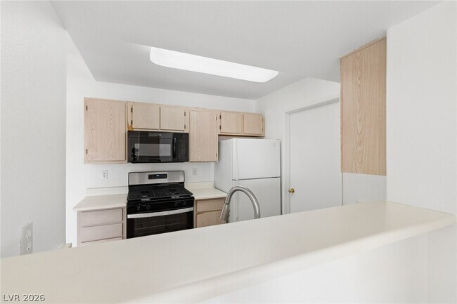 Building Photo - 7885 W Flamingo Rd