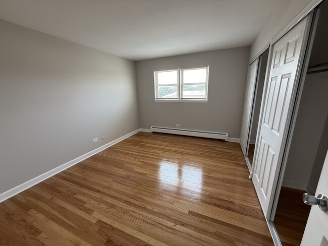 Building Photo - 3001 N Thatcher Ave
