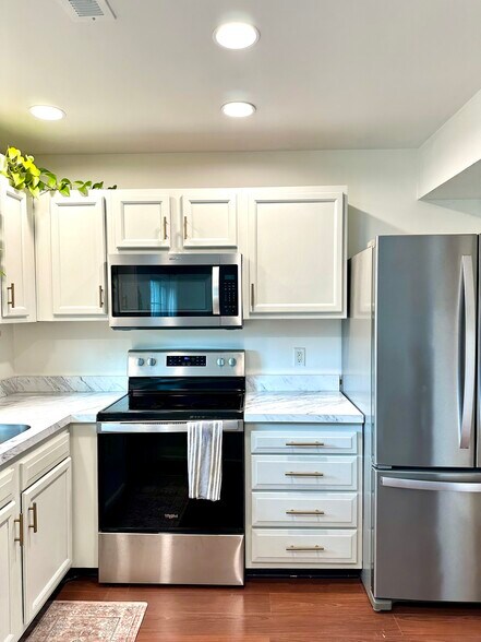 Building Photo - 66 Carriage House Dr