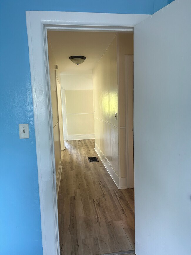 Building Photo - 1619 Court St