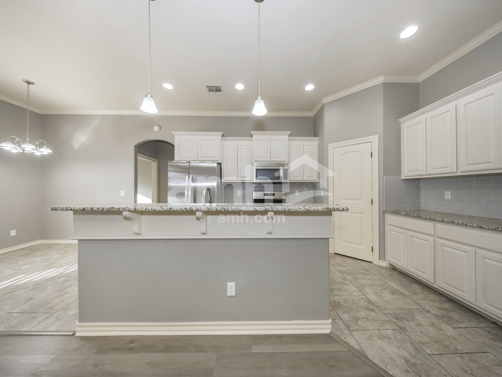 Building Photo - 416 E Charlotte Terrace