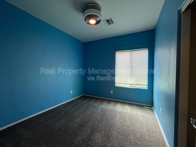 Building Photo - 2825 E Trigger Way