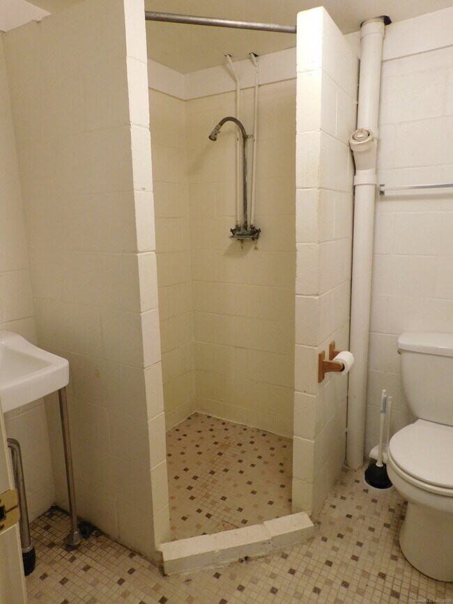 Building Photo - 19 Denlar Dr