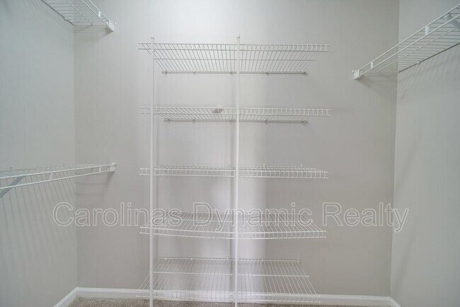 Building Photo - 120 Lantana Dr