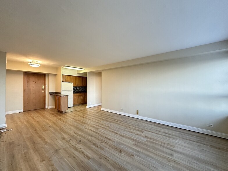Building Photo - 4180 N Marine Dr
