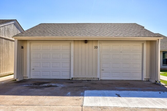 Building Photo - Home Like Living at Apartment Prices