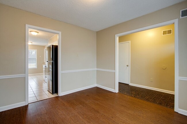 Building Photo - 5635 Crievewood Dr