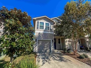 Building Photo - 300 S F St