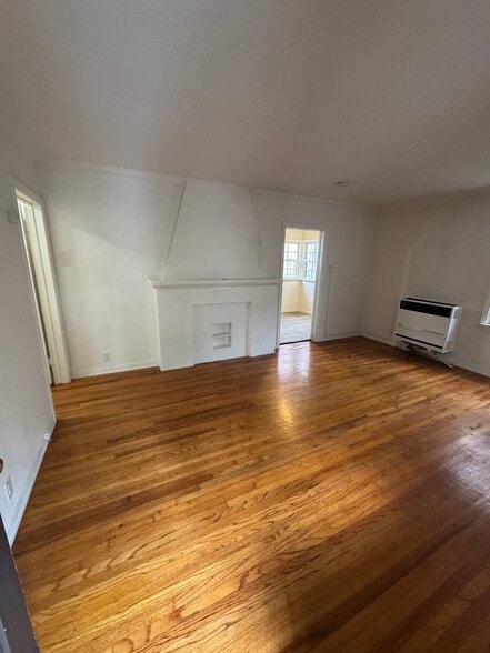 Building Photo - 5767 San Vicente Blvd