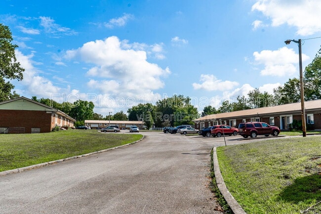 Building Photo - 123 Louella Dr