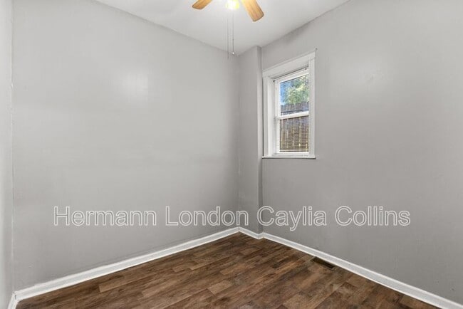 Building Photo - 6916 Moellenhoff St