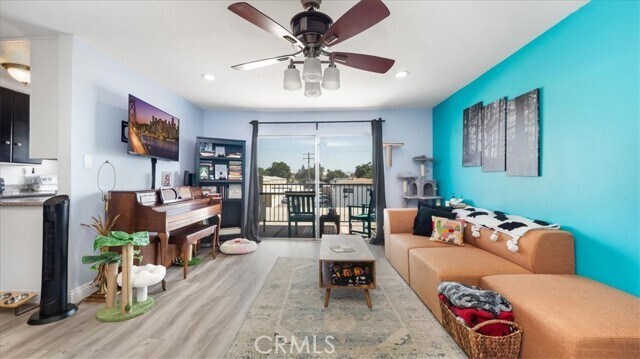 Building Photo - 400 N Acacia Ave