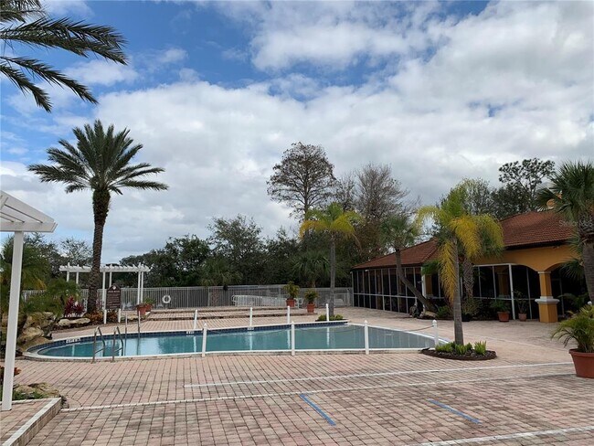 Building Photo - 5455 Vineland Rd