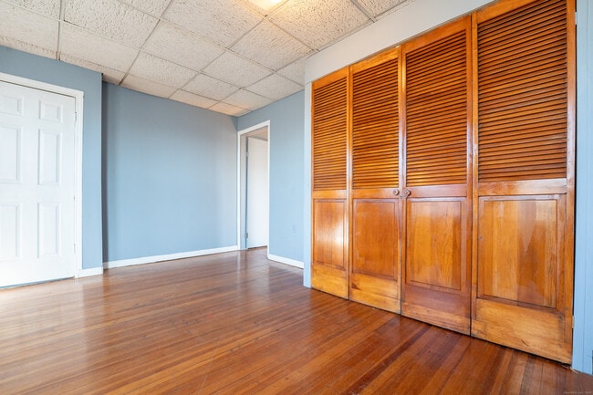 Building Photo - 1368 E Main St