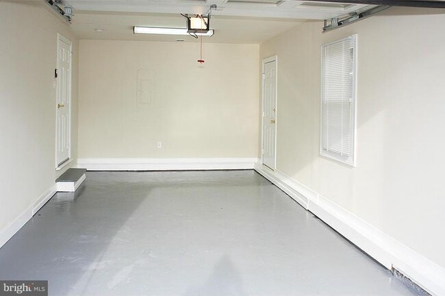 Building Photo - 1260 Wilshire Dr