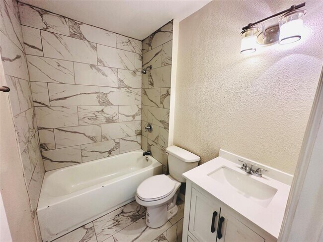 Building Photo - 4748 Suburban Dr