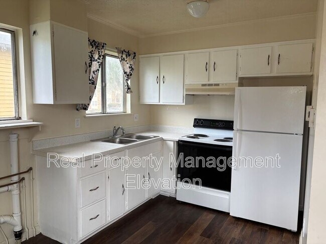 Building Photo - 1114 Allen Dr