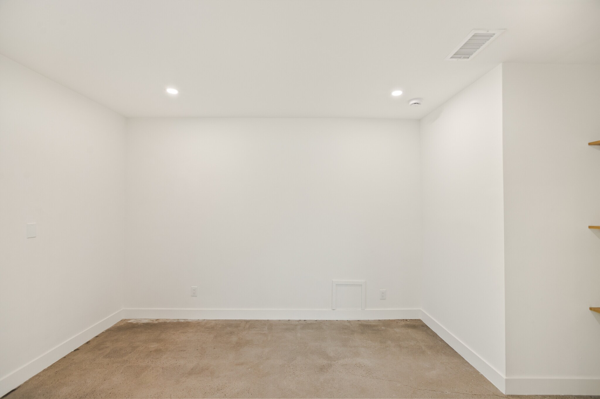 Office/ Game room/ Dining room - 8300 Sedan Ave