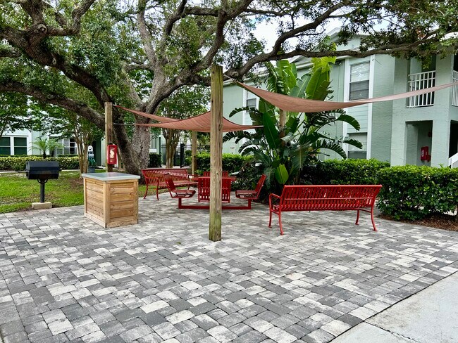 Building Photo - 5440 S MacDill Ave