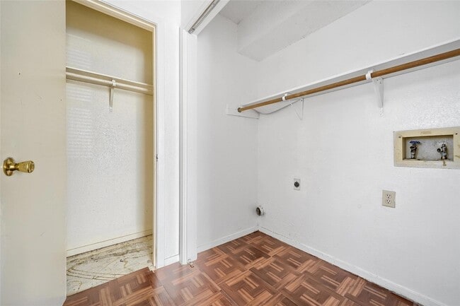 Building Photo - 7214 Salt Springs Dr