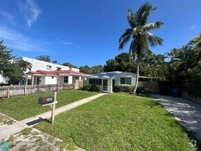 Building Photo - 500 SW 13th St