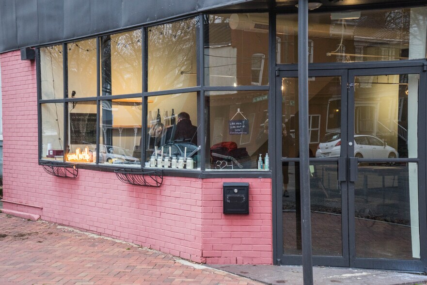 Building Photo - 324 N 27th St