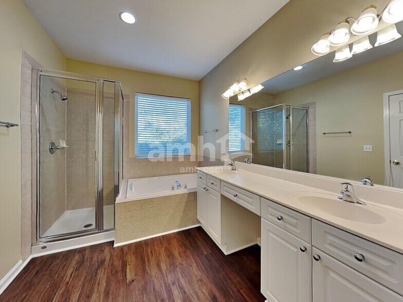 Building Photo - 1213 Travelers Pl